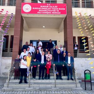 10-16 Mayıs Engelliler Haftası vesilesiyle, İl Müdürlüğümüze bağlı Engelsiz Yaşam ve Rehabilitasyon Merkezi Müdürlüğümüz tarafından anlamlı bir etkinlik gerçekleştirildi. - fotoğraf 9