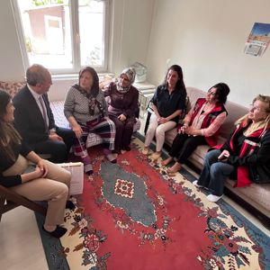 Anneler Günü vesilesiyle aziz şehidimiz Mehmet Dönder’in kıymetli annesi Nurten Dönder’i Ziyaret edildi - fotoğraf 2