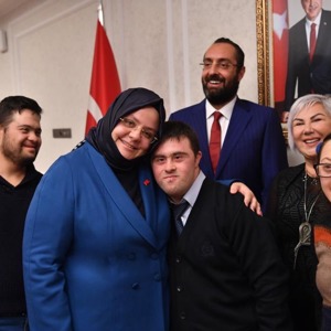 Bakan Selçuk Down Sendromlu Çocuklar İle Bir Araya Geldi - fotoğraf 2