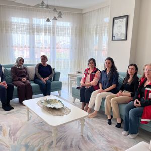 Anneler Günü vesilesiyle aziz şehidimiz Kemal Sunar’ın kıymetli eşi Nurgül Sunar’ı ziyaret ettik - fotoğraf 1