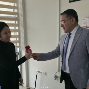 ​İl Müdürümüz Adem YÜCEL, Anneler Günü dolayısıyla personelimize çiçek takdim ederek bu özel günlerini kutladı. - fotoğraf 3
