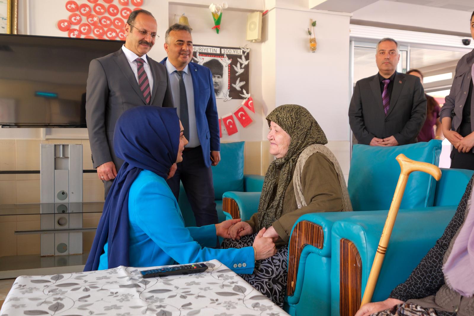 Berna Çiçek Hanımefendi ve İl Müdürümüz Nurettin ULAŞ’tan Anneler Günü Ziyaretleri