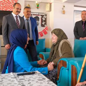 Berna Çiçek Hanımefendi ve İl Müdürümüz Nurettin ULAŞ’tan Anneler Günü Ziyaretleri - fotoğraf 1
