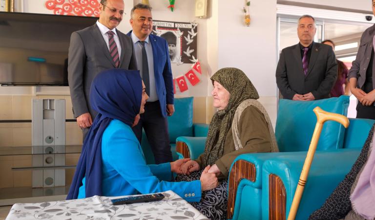 Berna Çiçek Hanımefendi ve İl Müdürümüz Nurettin ULAŞ’tan Anneler Günü Ziyaretleri