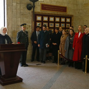 Bakan Selçuk, Türk Kadınına Seçme ve Seçilme Hakkı Verilişinin Yıl Dönümünde Anıtkabir'i Ziyaret Etti - fotoğraf 6