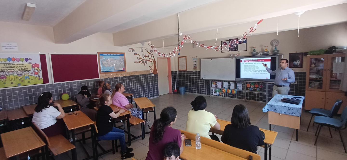 Akhisar’da Velilere Mahremiyet Bilinci ve Güncel Ebeveynlik Konularında Seminer Verildi