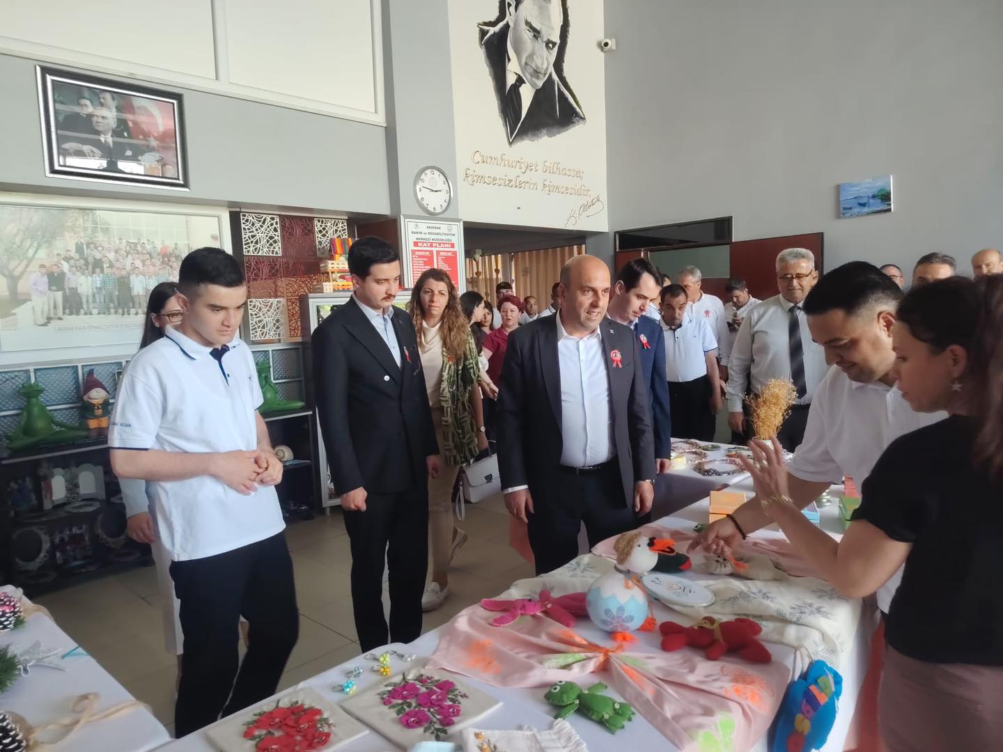 Akhisar’da Engelliler Haftası Kapsamında Sergi ve Kültürel Etkinlikler Düzenlendi