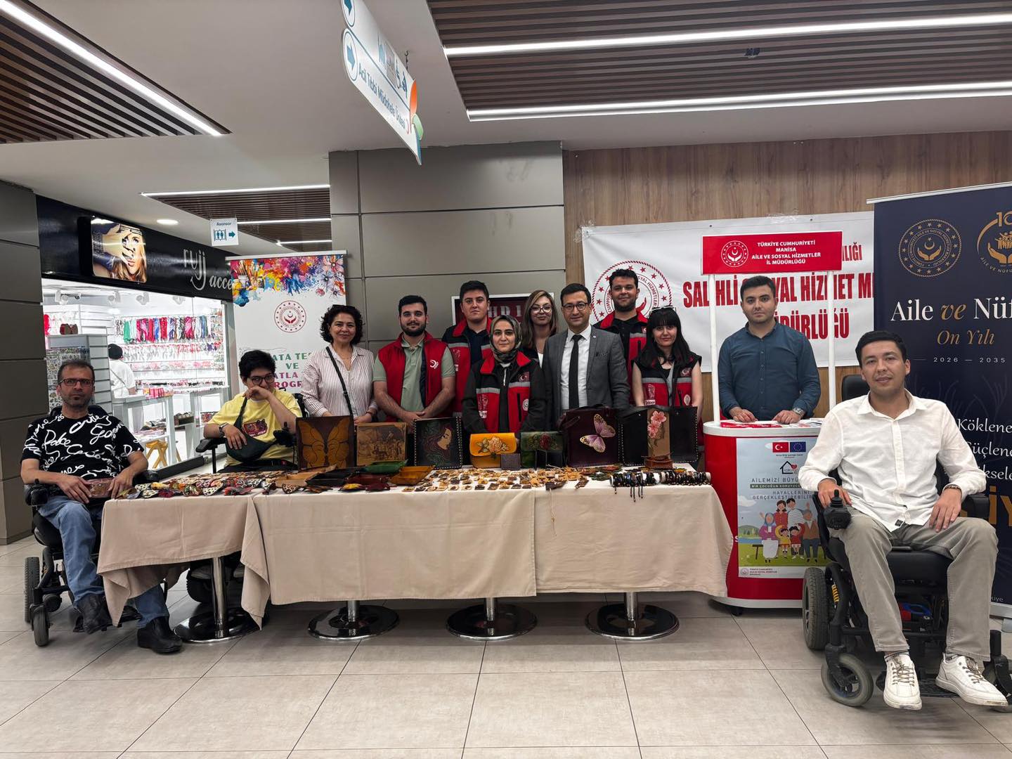 Salihli’de Engelliler Haftası Kapsamında El Emeği Ürünler Sergilendi