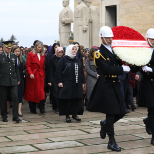 Bakan Selçuk, Türk Kadınına Seçme ve Seçilme Hakkı Verilişinin Yıl Dönümünde Anıtkabir'i Ziyaret Etti - fotoğraf 3