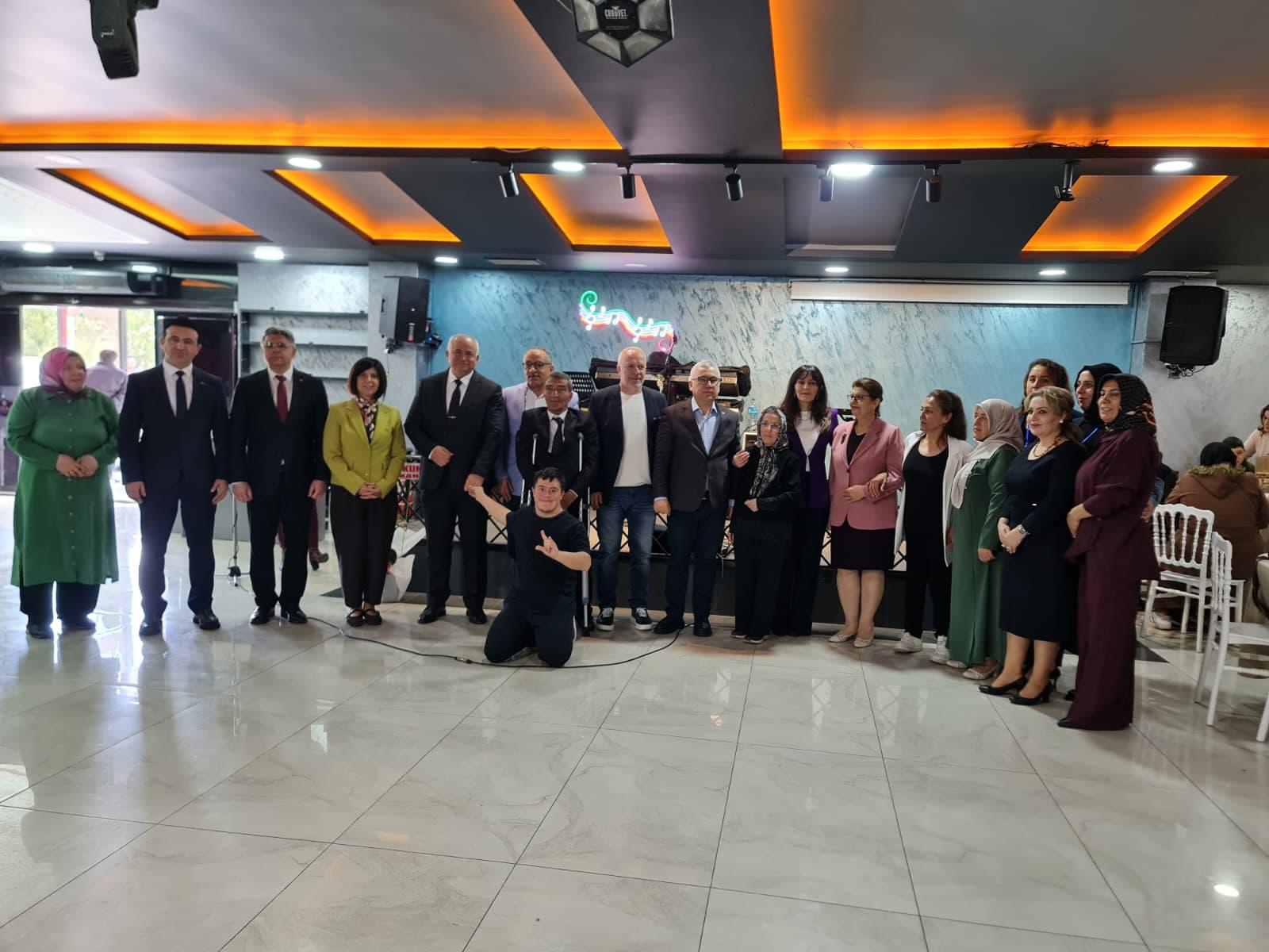 Sabır, Sevgi ve Fedakârlığın Mimarı: Annelerimiz