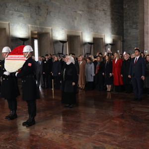 Bakan Selçuk, Türk Kadınına Seçme ve Seçilme Hakkı Verilişinin Yıl Dönümünde Anıtkabir'i Ziyaret Etti - fotoğraf 2