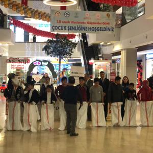 18 Aralık Uluslararası Göçmenler Günü'nü Türk ve Yabancı Uyruklu Çocuklar Geleneksel Oyunlarla Kutladılar - fotoğraf 2
