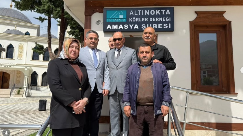 İl Müdürümüz Adem YÜCEL ve İl Müdür Yardımcımız Fatma ÖNGÖR, Altı Nokta Körler Derneği Amasya Şubesi Başkanı Sayın Musa DEMİRYARAR’ı makamında ziyaret ederek haftalarını kutladı.