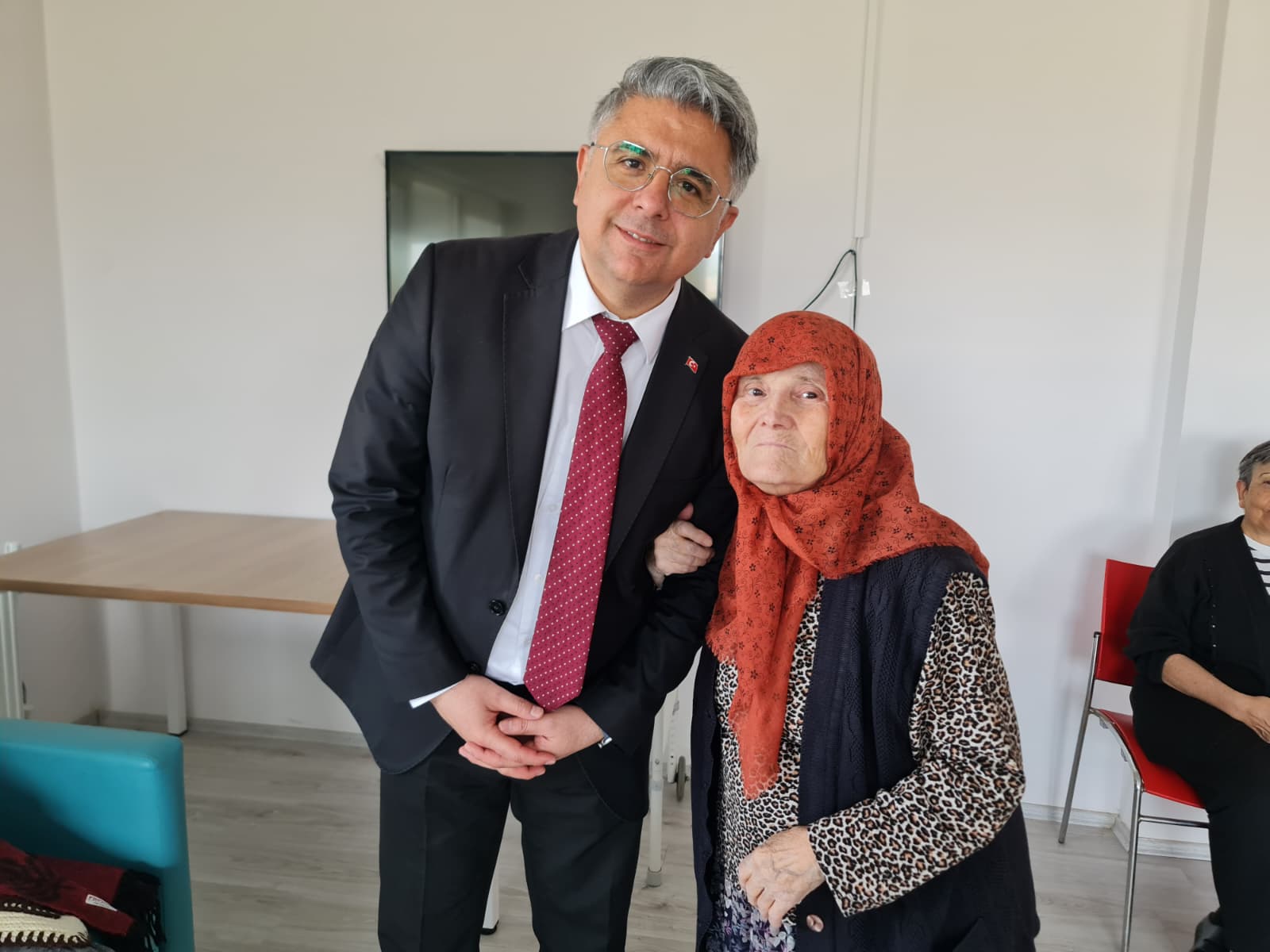 Ömür Boyu Emek Veren Annelerimize Vefa