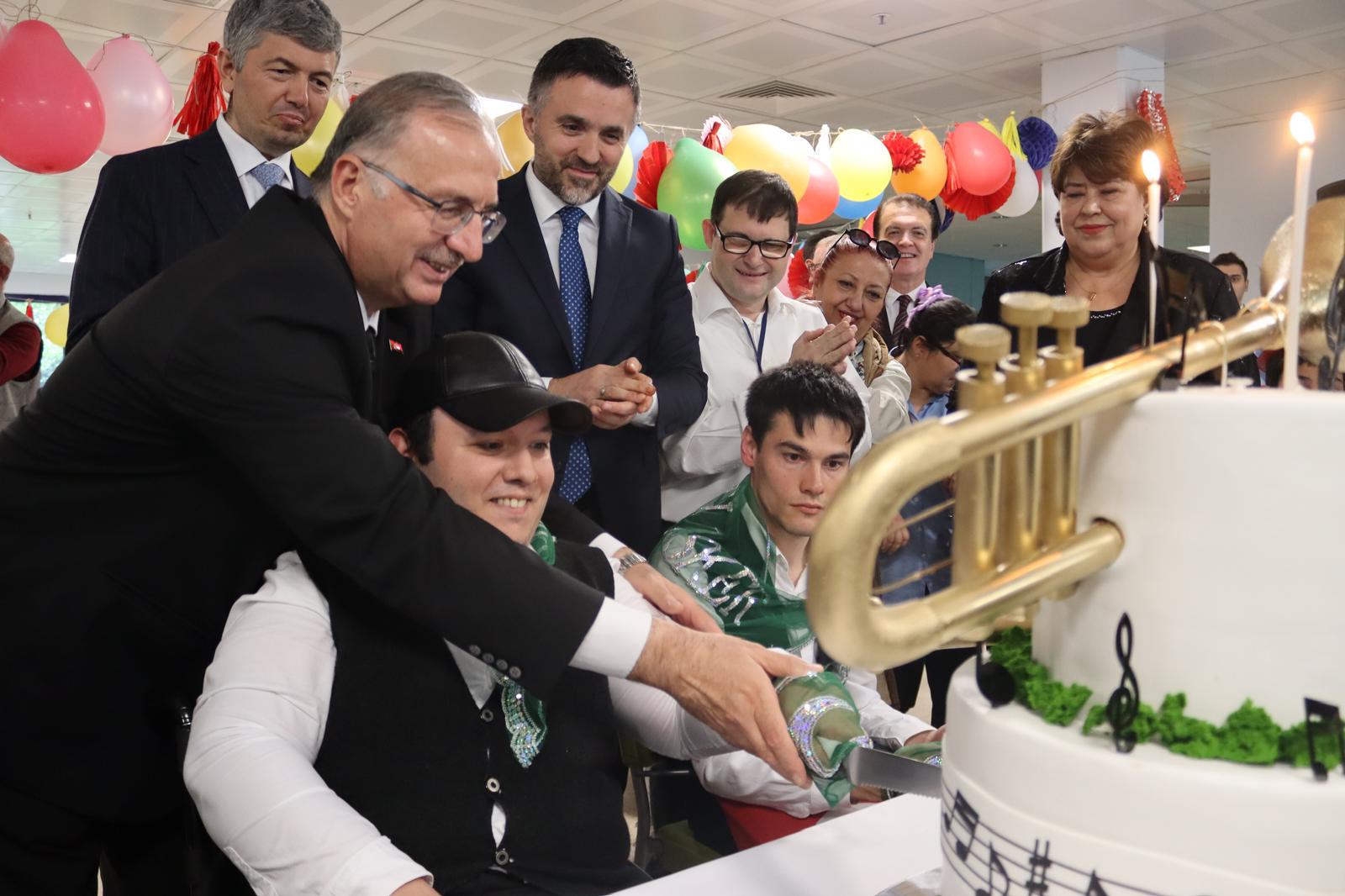 Vatan Sevgisi Engel Tanımaz