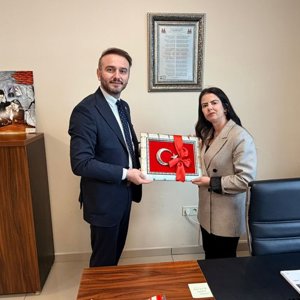 İl Müdürümüz Alper Alp, 13 yıl önce Yozgat Valiliği Yazı İşleri Müdürlüğü’ne EKPSS kapsamında ilk atanan personeli ziyaret etti.  - fotoğraf 1