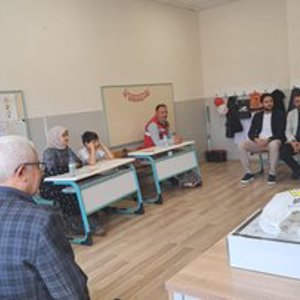 10-16 Mayıs Engelliler Haftası kapsamında özel alt sınıf öğrencilerimiz ziyaret edilerek pasta kesme etkinliği düzenlendi.  - fotoğraf 6
