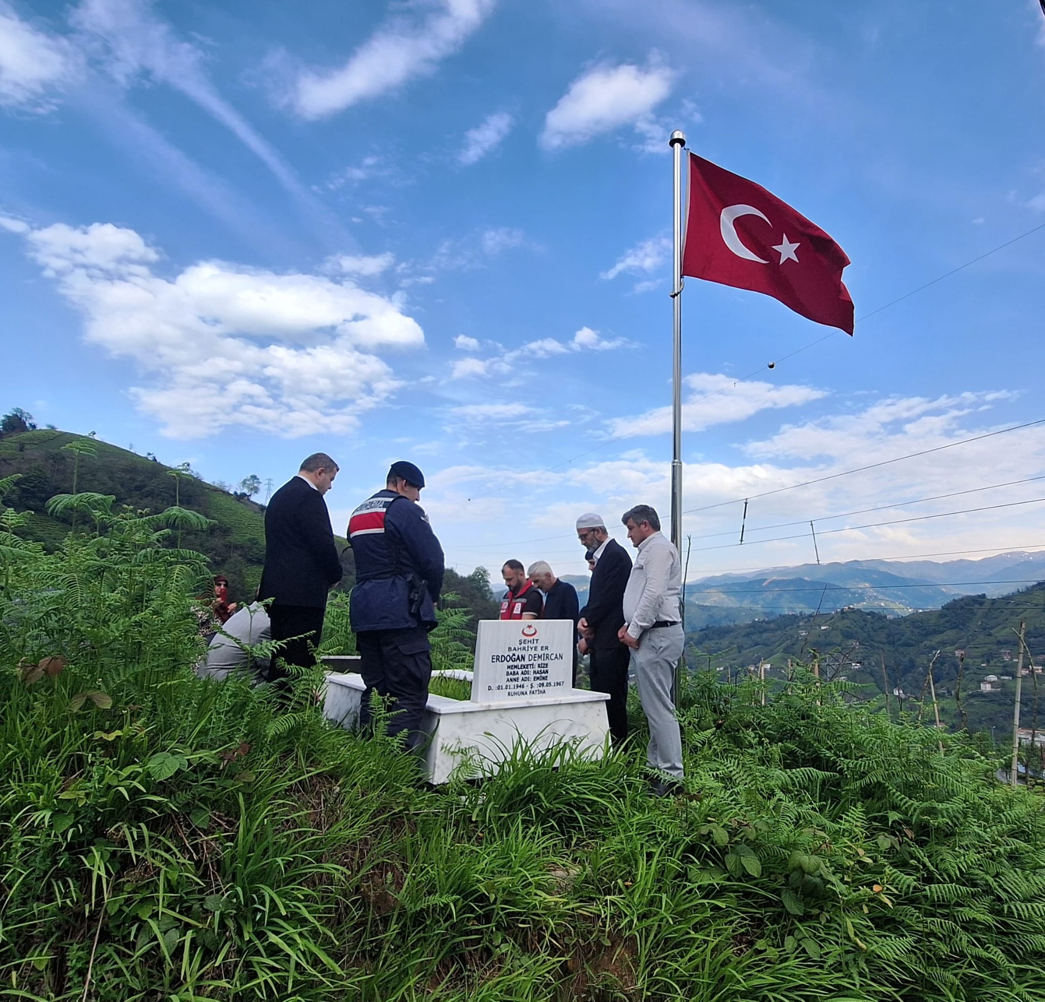Aziz Şehitlerimiz Kabirleri Başında Anıldı