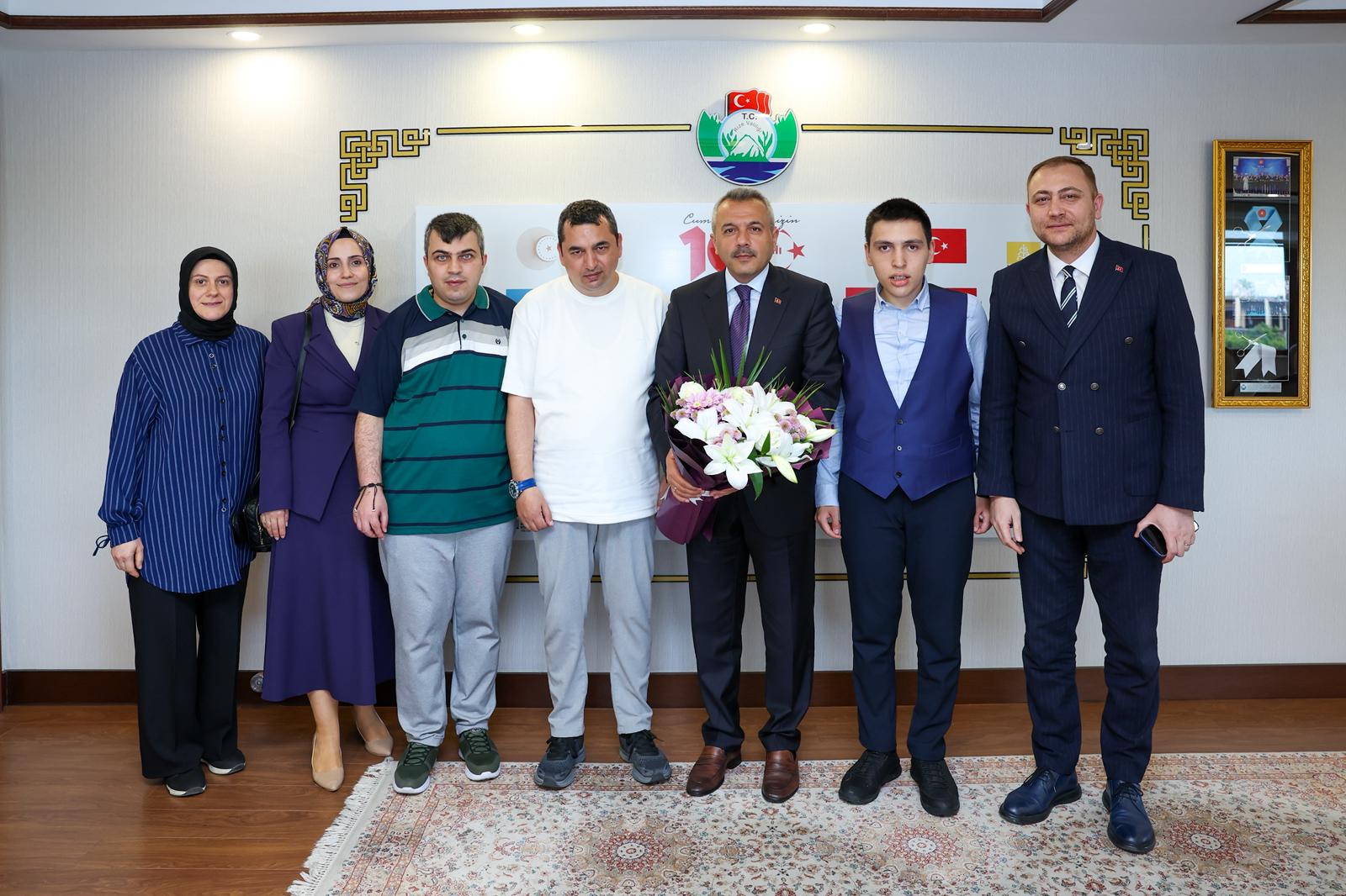 Valimiz Özel Bireyleri Makamında Kabul Etti