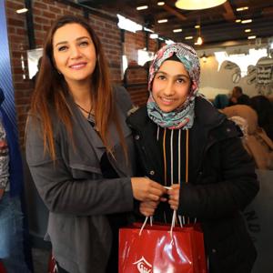 Funda VAROL Hanımefendi, Sosyal Uyum Programı kapsamındaki mülteci çocuklar ve aileleriyle bir araya geldi - fotoğraf 5
