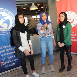 Funda VAROL Hanımefendi, Sosyal Uyum Programı kapsamındaki mülteci çocuklar ve aileleriyle bir araya geldi - fotoğraf 7