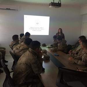 Korkut ve Hasköy ilçelerimizde Jandarma Komutanlıkları personellerine Erken Yaşta ve Zorla Evliliklerle Mücadele konulu eğitim verilmiştir - fotoğraf 2