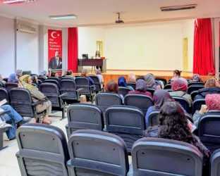 Koruyucu Aile Hizmeti Bulancak Halk Eğitim Merkezi Kursiyerlerine Tanıtıldı.