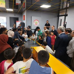 Bakan Yardımcımız Sayın Dr. Sevim SAYIM MADAK ile Bakanlığımızın Katkılarıyla Açılan Robotik Kodlama Merkezi’ni Ziyaret Ettik . - fotoğraf 12