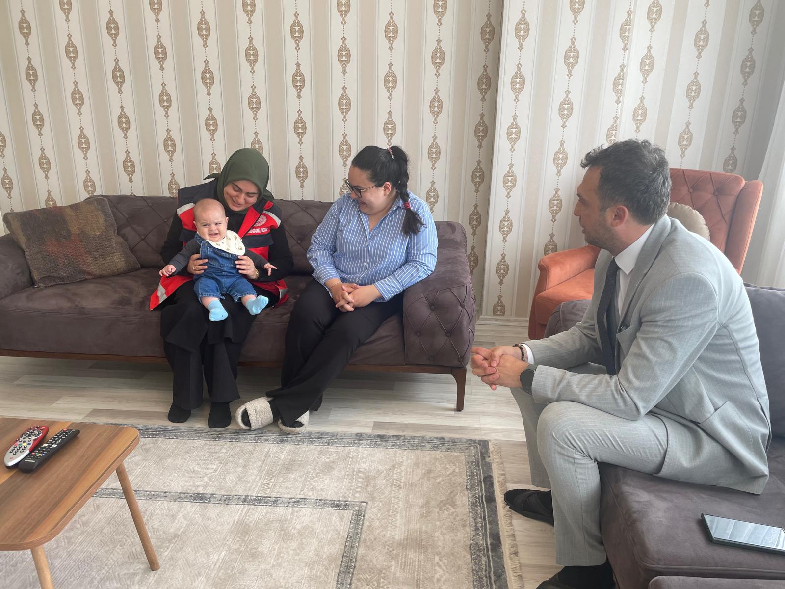İl Müdürümüz Çetin Tutaş, Çalışma Arkadaşımızın Bebek Sevincine Ortak Oldu