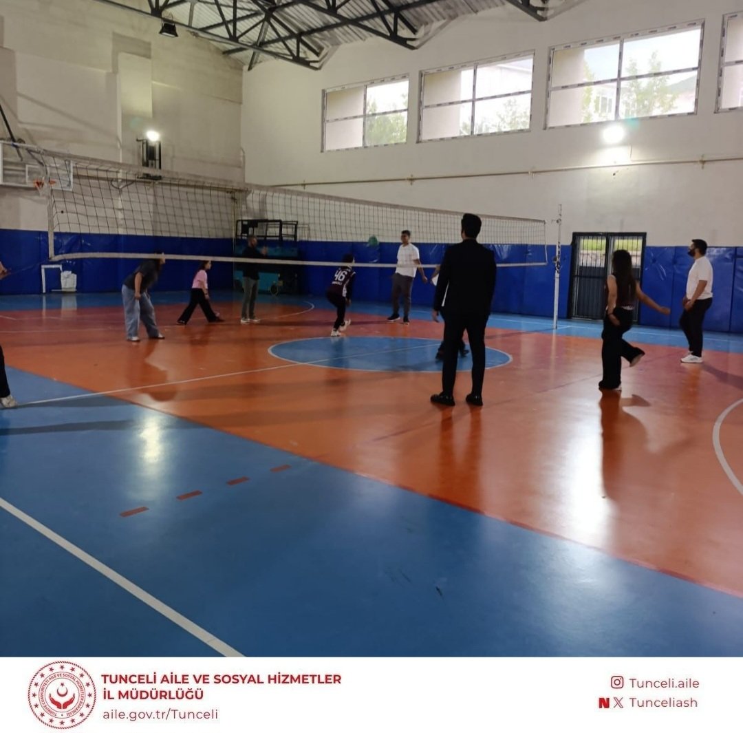 Filelerin Önünde Buluştuk