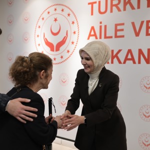 Bakanımız Göktaş, bakanlık personeli ile bayramlaştı - fotoğraf 1