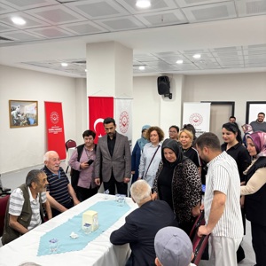 Milliyetçi Hareket Partisi (MHP) Kadirli İlçe Başkanlığı Kadın Kolları, Kadirli Huzurevi Yaşlı Bakım ve Rehabilitasyon Merkezi Müdürlüğü’nde kalan yaş almış büyüklerimizi ziyaret ettiler . Milliyetçi Hareket Partisi (MHP) Kadirli İlçe Başkanlığı Kadın Kolları, Kadirli Huzurevi Yaşlı Bakım ve Rehabilitasyon Merkezi Müdürlüğü’nde kalan yaş almış büyüklerimizi ziyaret ettiler .  - fotoğraf 2