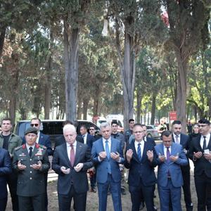 İl Müdürümüz Sn. Ömer Turan, İstanbul Valimiz Sn. Davut Gül Eşliğinde Edirnekapı Şehitliğini Ziyaret Etti - fotoğraf 4