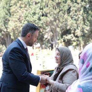 İl Müdürümüz Sn. Ömer Turan, İstanbul Valimiz Sn. Davut Gül Eşliğinde Edirnekapı Şehitliğini Ziyaret Etti - fotoğraf 3