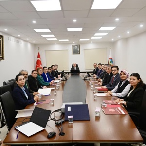 Sayın Valimiz Mehmet Fatih Serdengeçti başkanlığında İl Müdürümüz Sayın Tolga Nacar ve kuruluş müdürleri ile birlikte Sosyal Risk Haritası ile ilgili toplantı yapıldı.  - fotoğraf 2