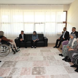 Erzurum Valisi Sayın Aydın Baruş, Özel Gereksinimli Bireylerle Bayramlaştı - fotoğraf 2