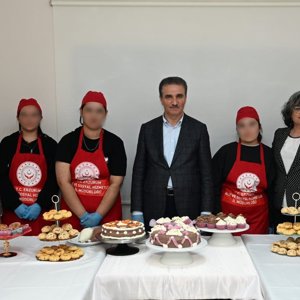 Erzurum Valisi Aydın Baruş, Çocuk Evleri Sitesi’nde Çocuklarla Bayramlaştı - fotoğraf 1