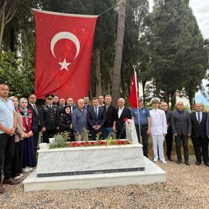 Akçakoca Kaymakamı Dr. Hacı Arslan Uzan Şehit Kabirlerini Ziyaret Etti. - fotoğraf 2