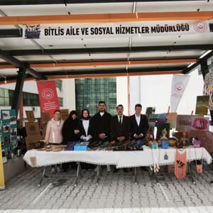 Bitlis Gençlik Festivali kapsamında bizlere ayrılan alanda kurulan Engelsiz Sergi Standımız, ziyaretçilerden yoğun ilgi gördü - fotoğraf 1