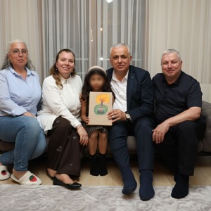 Milli Aile Haftasında Vali Vekili Şevket Cinbir, Geniş Aile Yapısını Yaşatan ve Koruyucu Ailelik Görevini Üstlenen Aileyle Bir Araya Geldi. - fotoğraf 4
