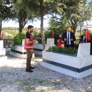 İL MÜDÜRÜMÜZ SAYIN SERDAR DEMİRCİ’NİN ŞEHİTLİK ZİYARETLERİ - fotoğraf 2