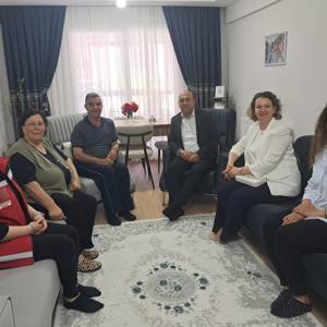 Akhisar’da Sehit Yakinlari ve Gaziler Bayramda Ziyaret Edildi - fotoğraf 1