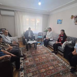 Akhisar’da Sehit Yakinlari ve Gaziler Bayramda Ziyaret Edildi - fotoğraf 2