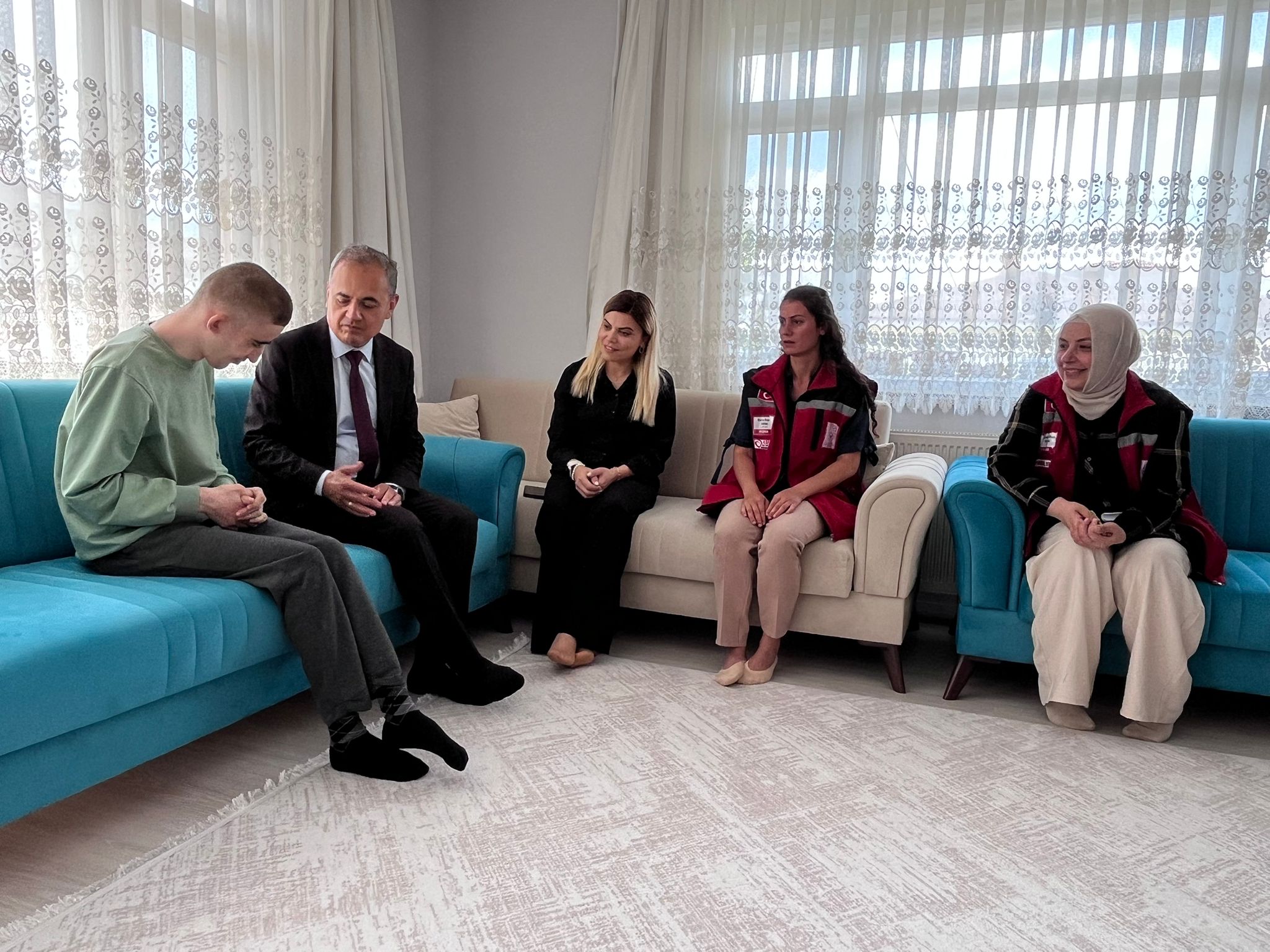 Cumhurbaşkanımızın takdirleriyle ilan edilen Aile ve Nüfus On Yılı kapsamında gerçekleştirdiğimiz aile ziyaretlerine, İl Müdürümüz Mustafa Çakır, İl Müdür Yardımcımız Eylem Çavdar ve Şube Müdürümüz Esra Duygu Akbaş katılım sağlamıştır.