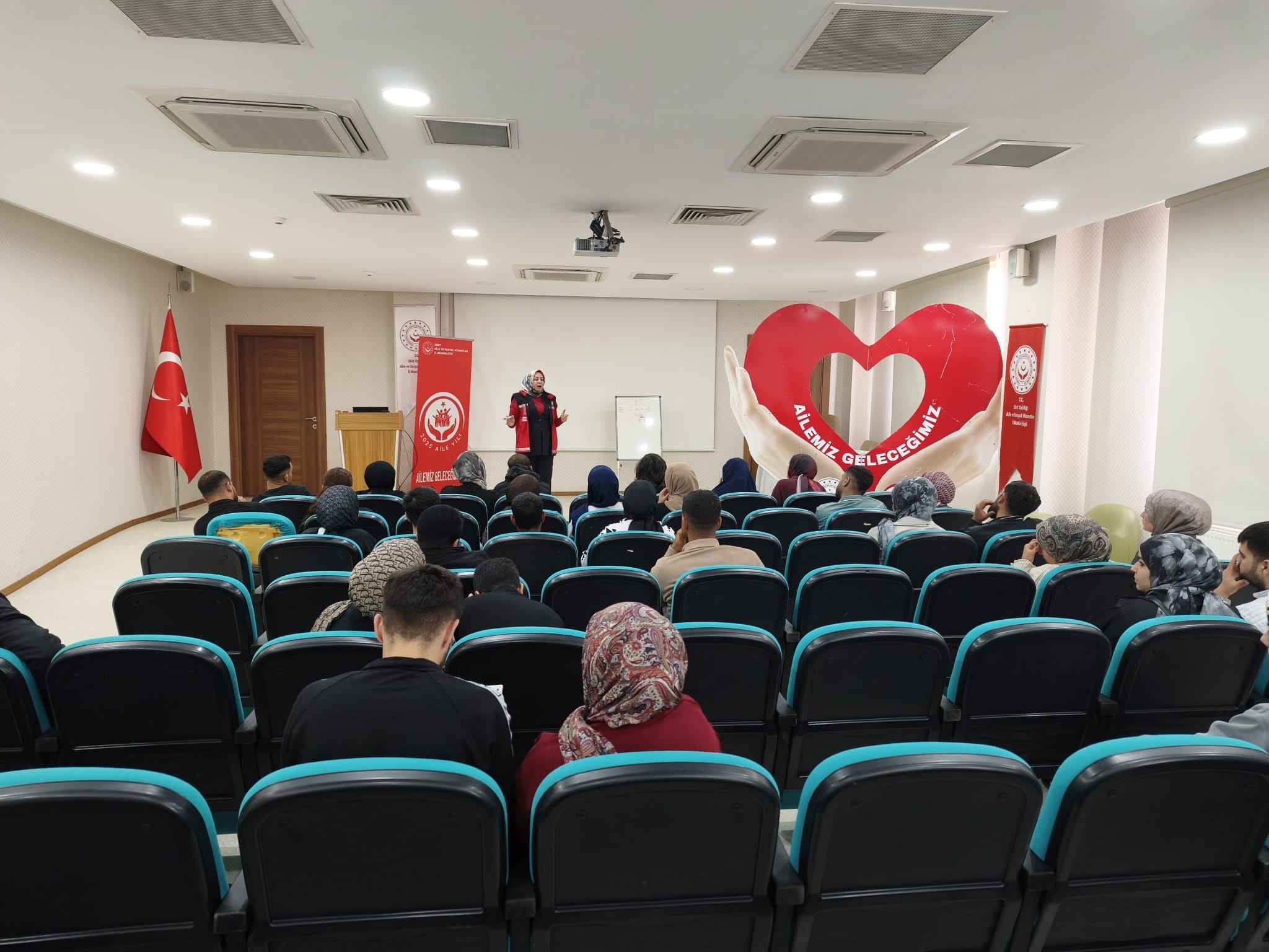 Aile Haftası Kapsamında Çiftlere Yönelik Eğitim Düzenlendi
