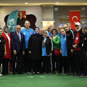 Bakan Selçuk Yaşlılarla Bocce Oynadı, Şampiyon Çınarlara Ödül Verdi - fotoğraf 5