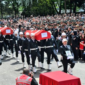 Kahraman Polis Memurlarımızı Son Yolculuklarına Uğurladık - fotoğraf 1