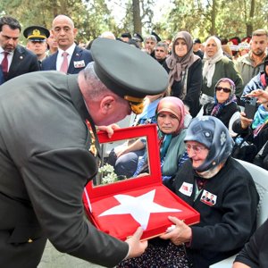 Kahraman Polis Memurlarımızı Son Yolculuklarına Uğurladık - fotoğraf 5