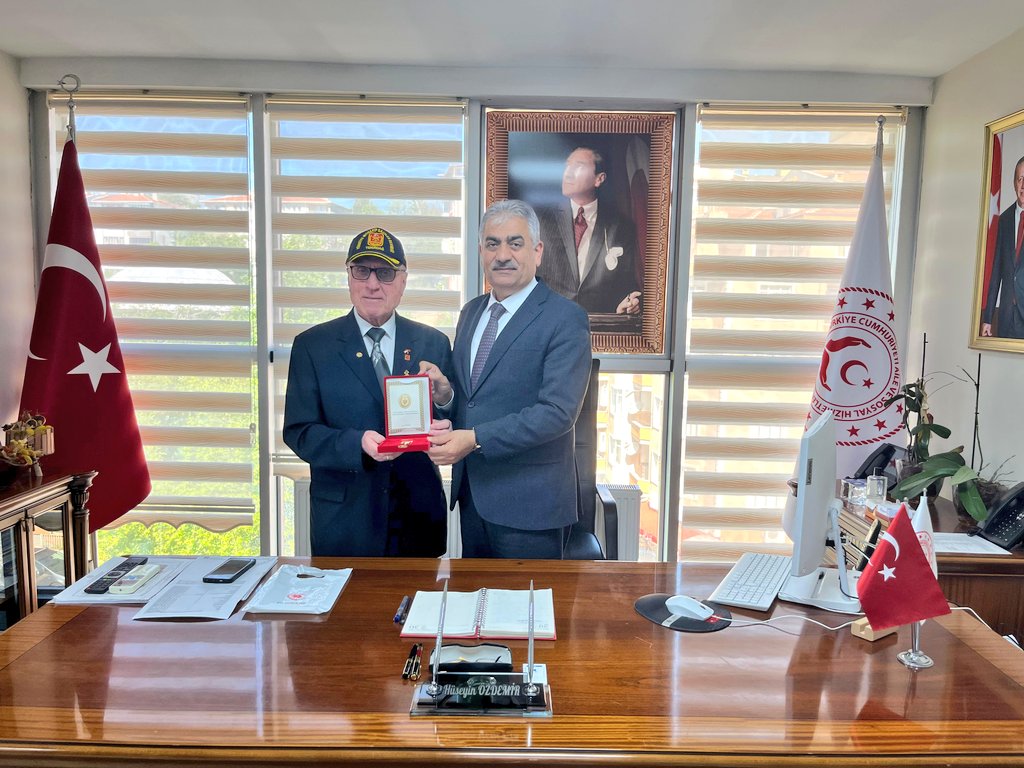 Kıbrıs Gazimiz Fuat Özden’e Milli Mücadele Madalyası Takdim Edildi