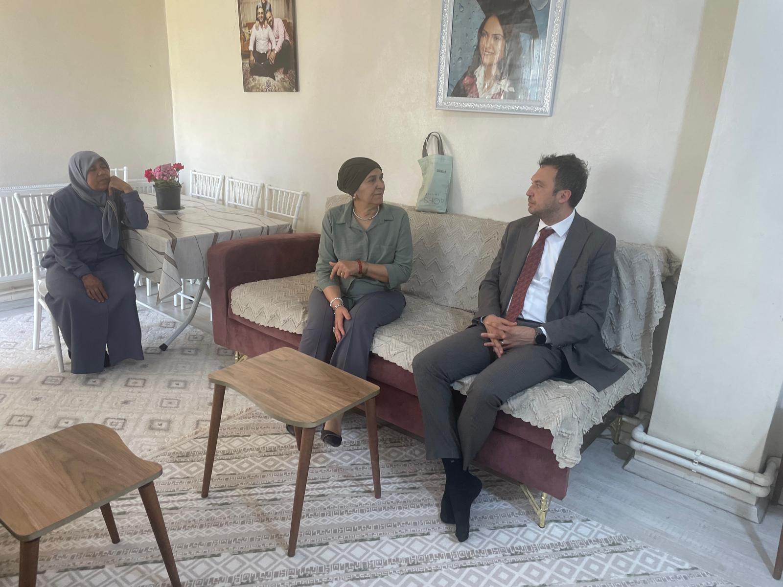 İl Müdürümüz Sayın Çetin Tutaş, Huzur Konağı Sakini Ayşe Teyze ile Çay Sohbetinde Buluştu